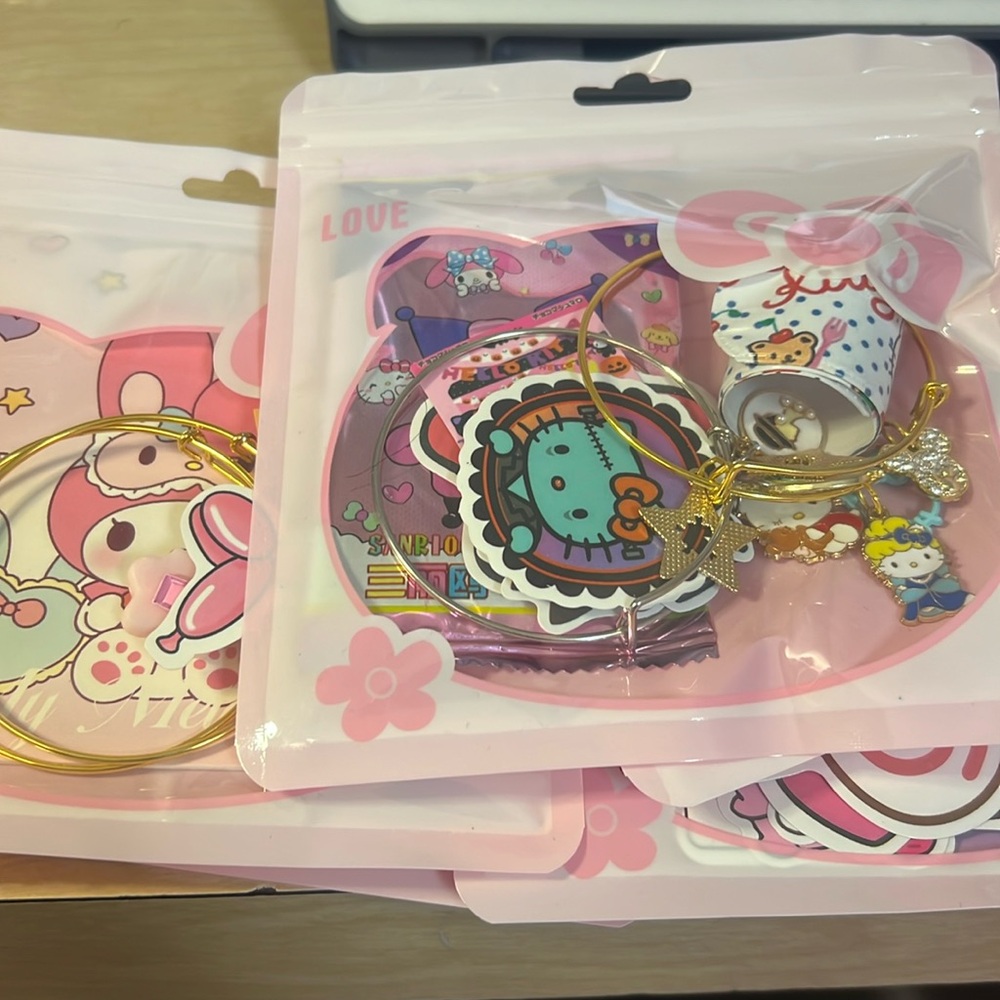 Mystery hello kitty bracelet pack